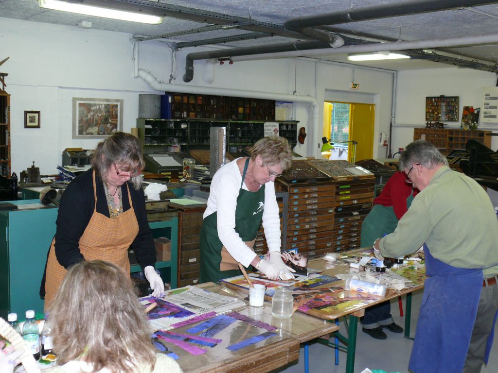 cours de reliure à Jouy-Le-Moutier